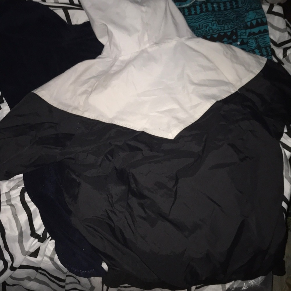 a nike windbreaker - Picture 2 of 3